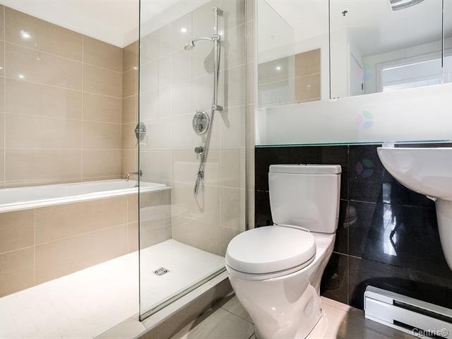 Bathroom - 554-1414 Rue Chomedey, Montréal (Ville-Marie), QC - Indoor Photo Showing Bathroom