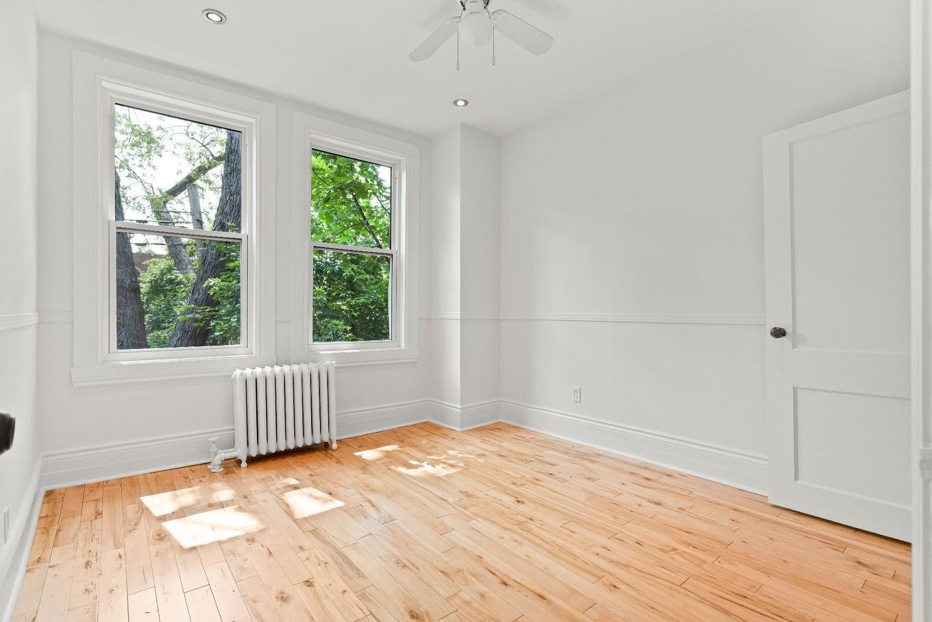 Chambre à coucher - 4275 Av. Beaconsfield, Montréal (Côte-Des-Neiges/Notre-Dame-De-Grâce), QC - Indoor Photo Showing Other Room