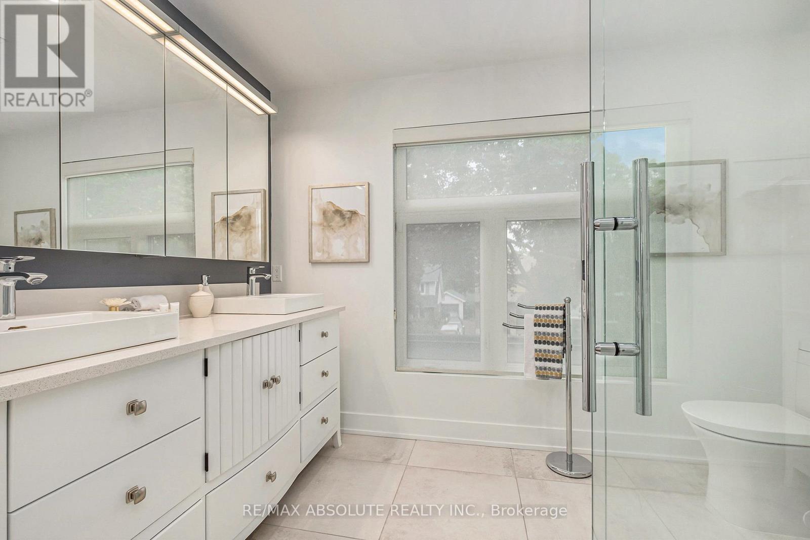 160 Begonia Avenue, Ottawa, ON - Indoor Photo Showing Bathroom