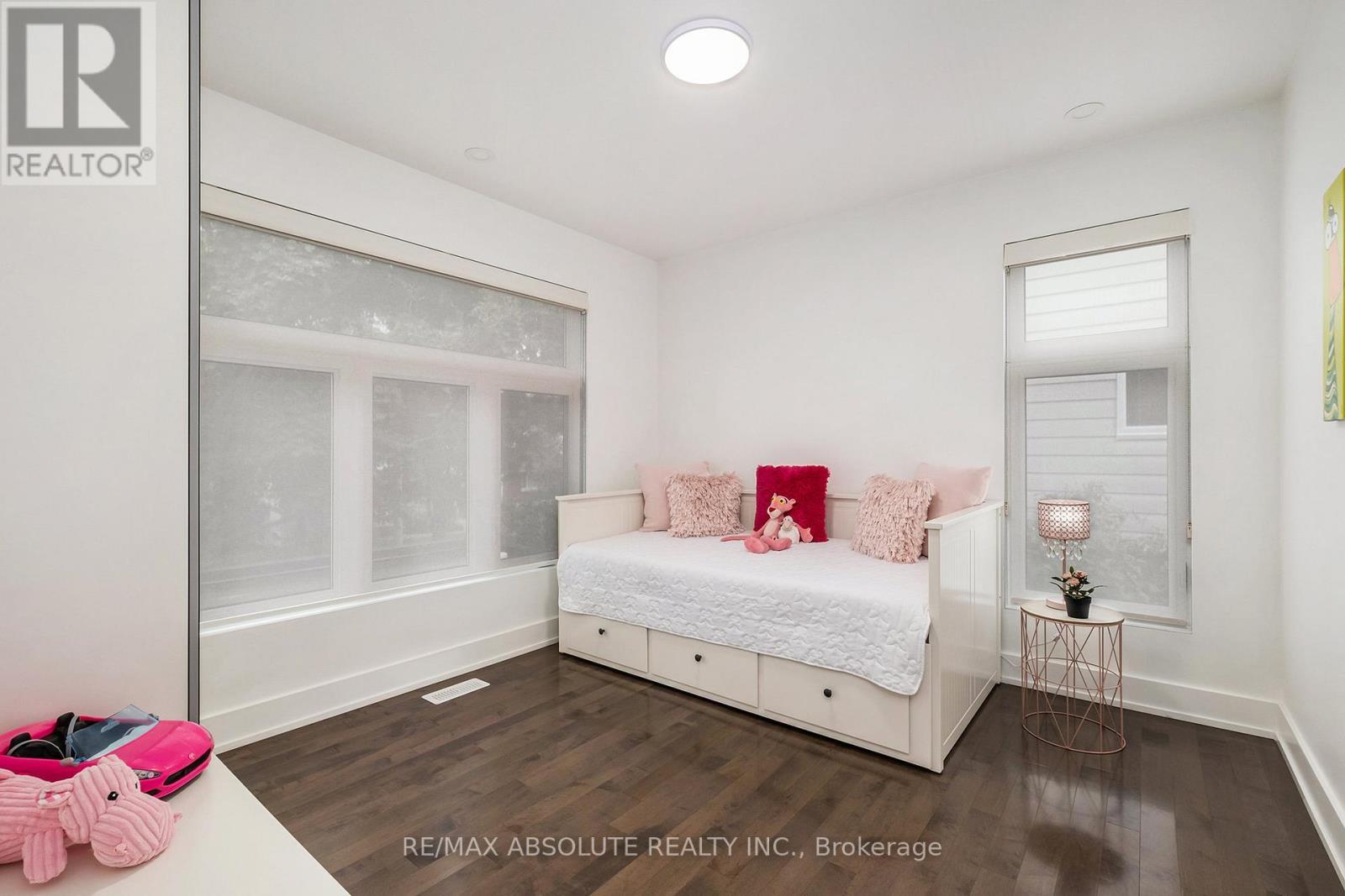 160 Begonia Avenue, Ottawa, ON - Indoor Photo Showing Bedroom