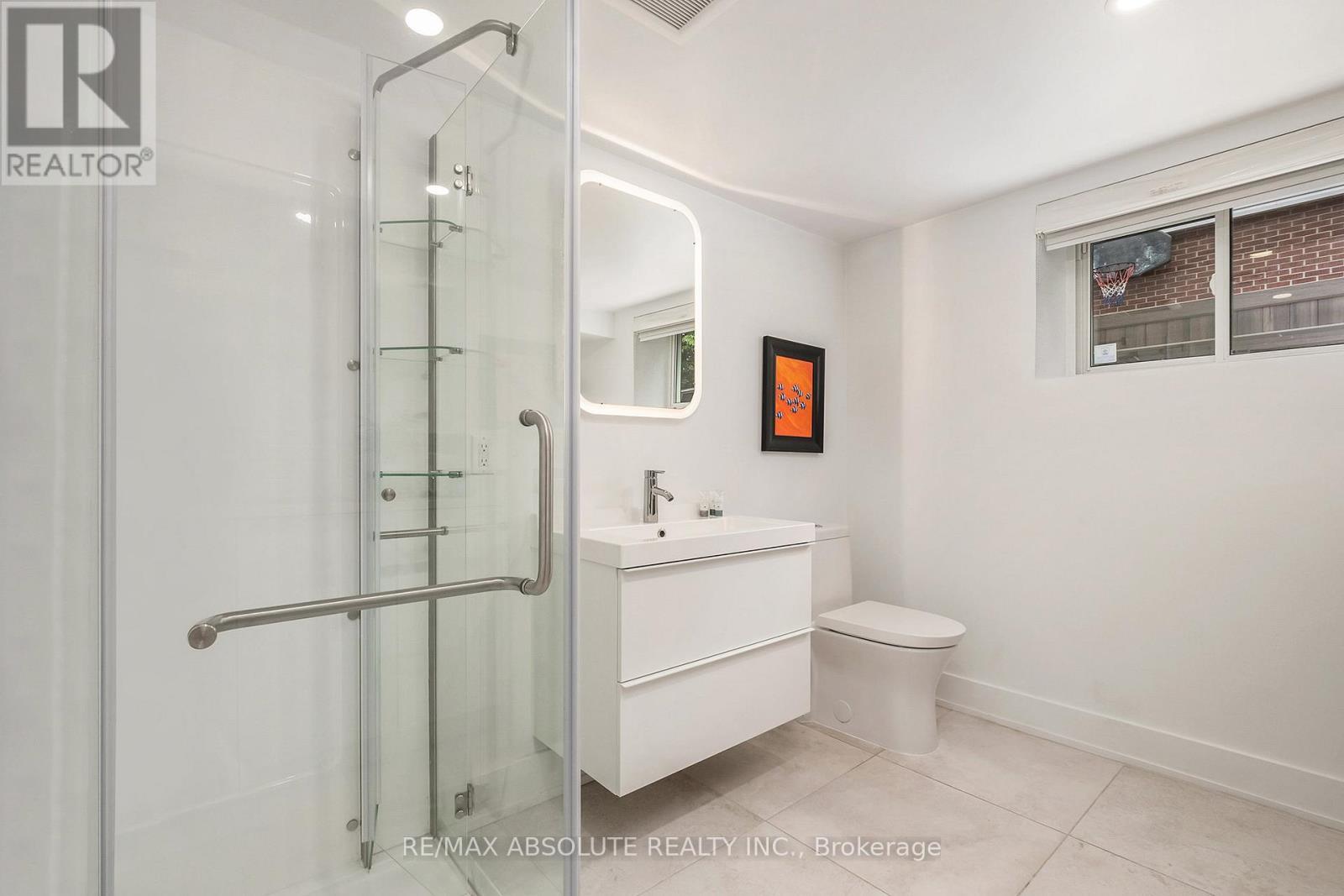 160 Begonia Avenue, Ottawa, ON - Indoor Photo Showing Bathroom
