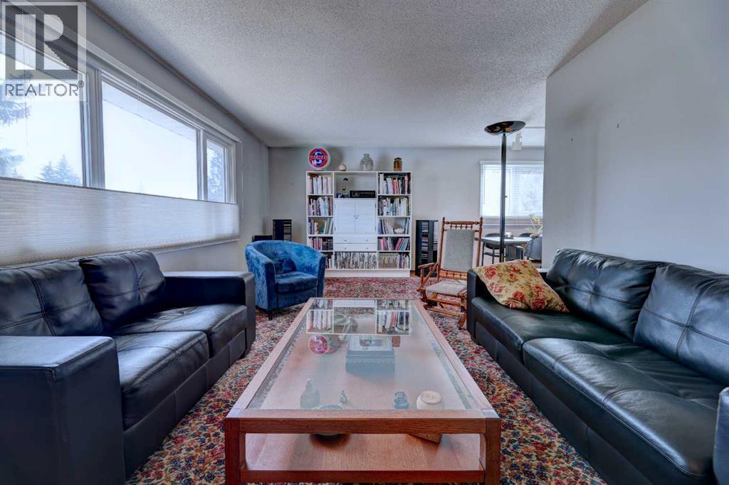 14 Munro Crescent, Red Deer, AB - Indoor Photo Showing Living Room
