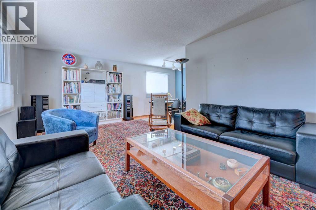 14 Munro Crescent, Red Deer, AB - Indoor Photo Showing Living Room