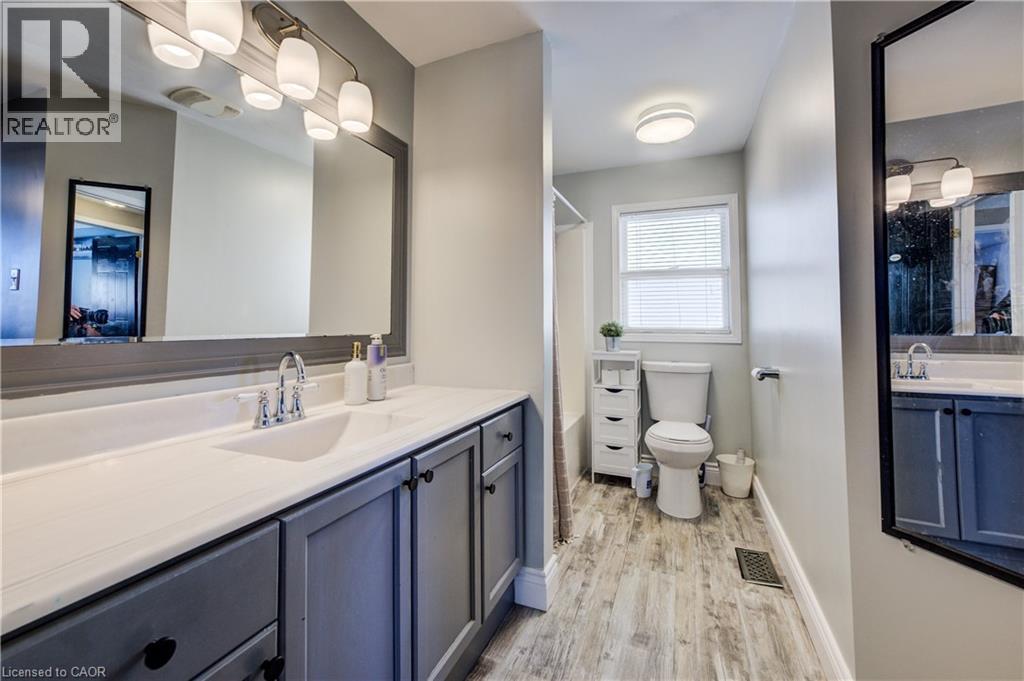 144 Patton Drive, Cambridge, ON - Indoor Photo Showing Bathroom