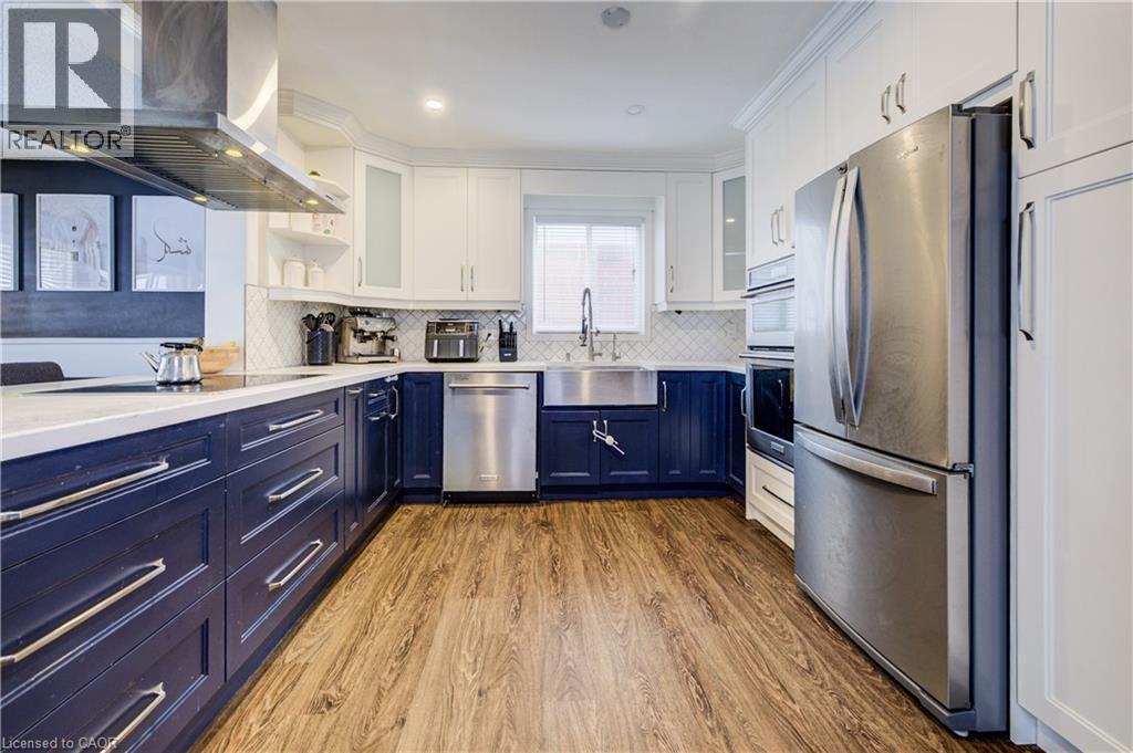 144 Patton Drive, Cambridge, ON - Indoor Photo Showing Kitchen With Upgraded Kitchen