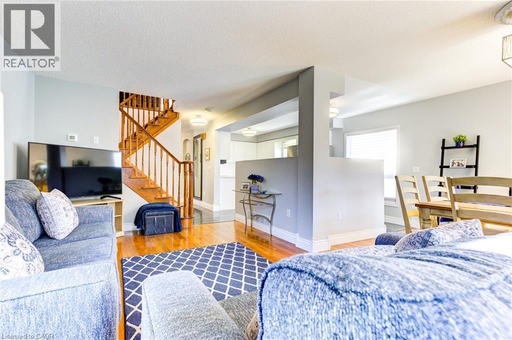 Living - 39 Karalee Crescent, Cambridge, ON - Indoor