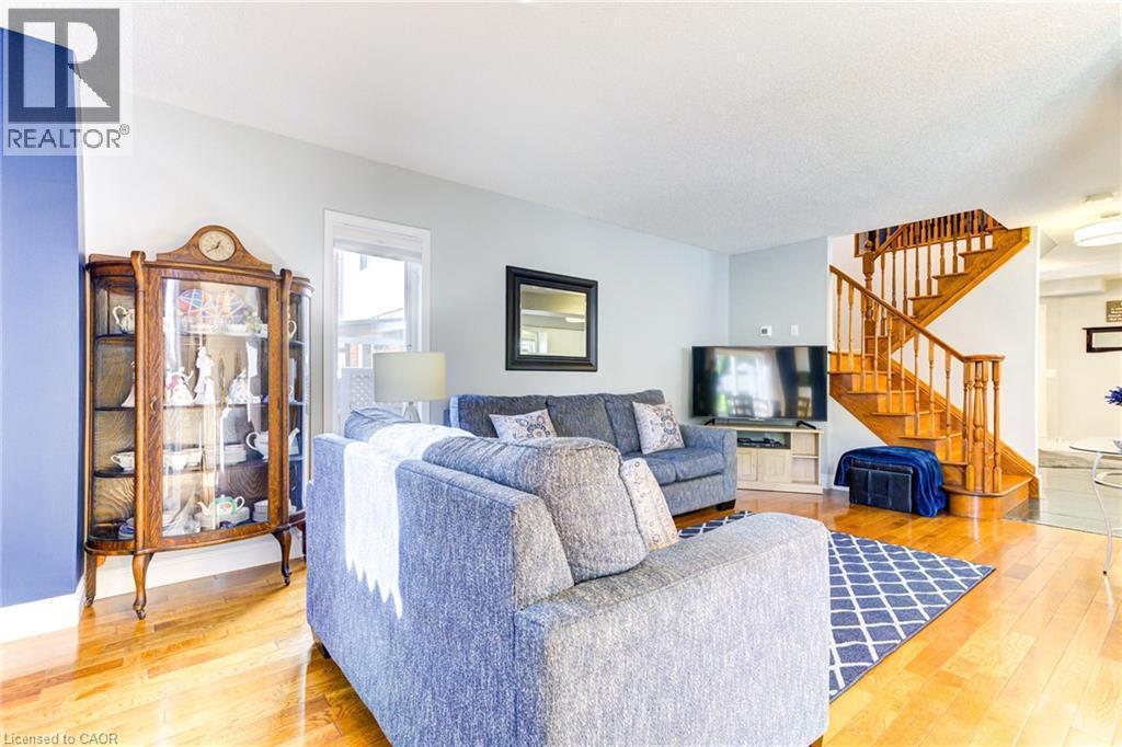Living - 39 Karalee Crescent, Cambridge, ON - Indoor Photo Showing Living Room