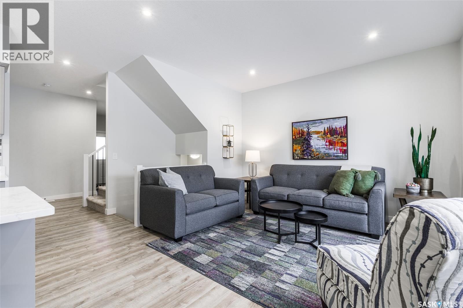 343 Stilling Manor, Saskatoon, SK - Indoor Photo Showing Living Room