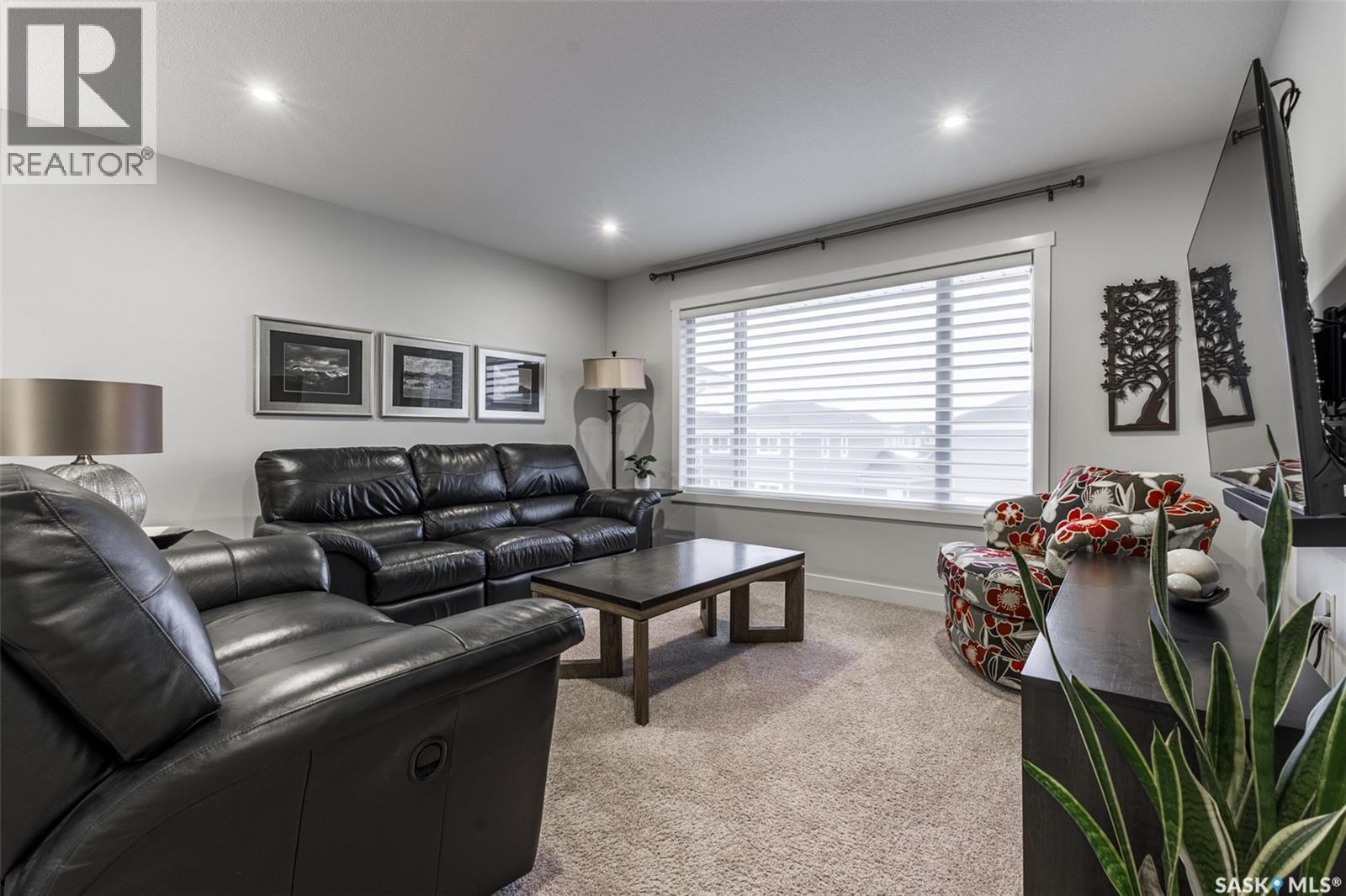 343 Stilling Manor, Saskatoon, SK - Indoor Photo Showing Living Room