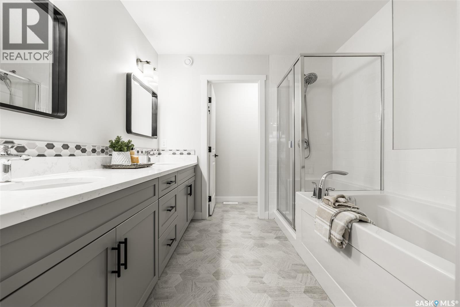 343 Stilling Manor, Saskatoon, SK - Indoor Photo Showing Bathroom