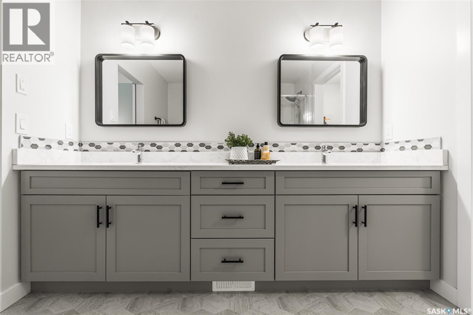 343 Stilling Manor, Saskatoon, SK - Indoor Photo Showing Bathroom