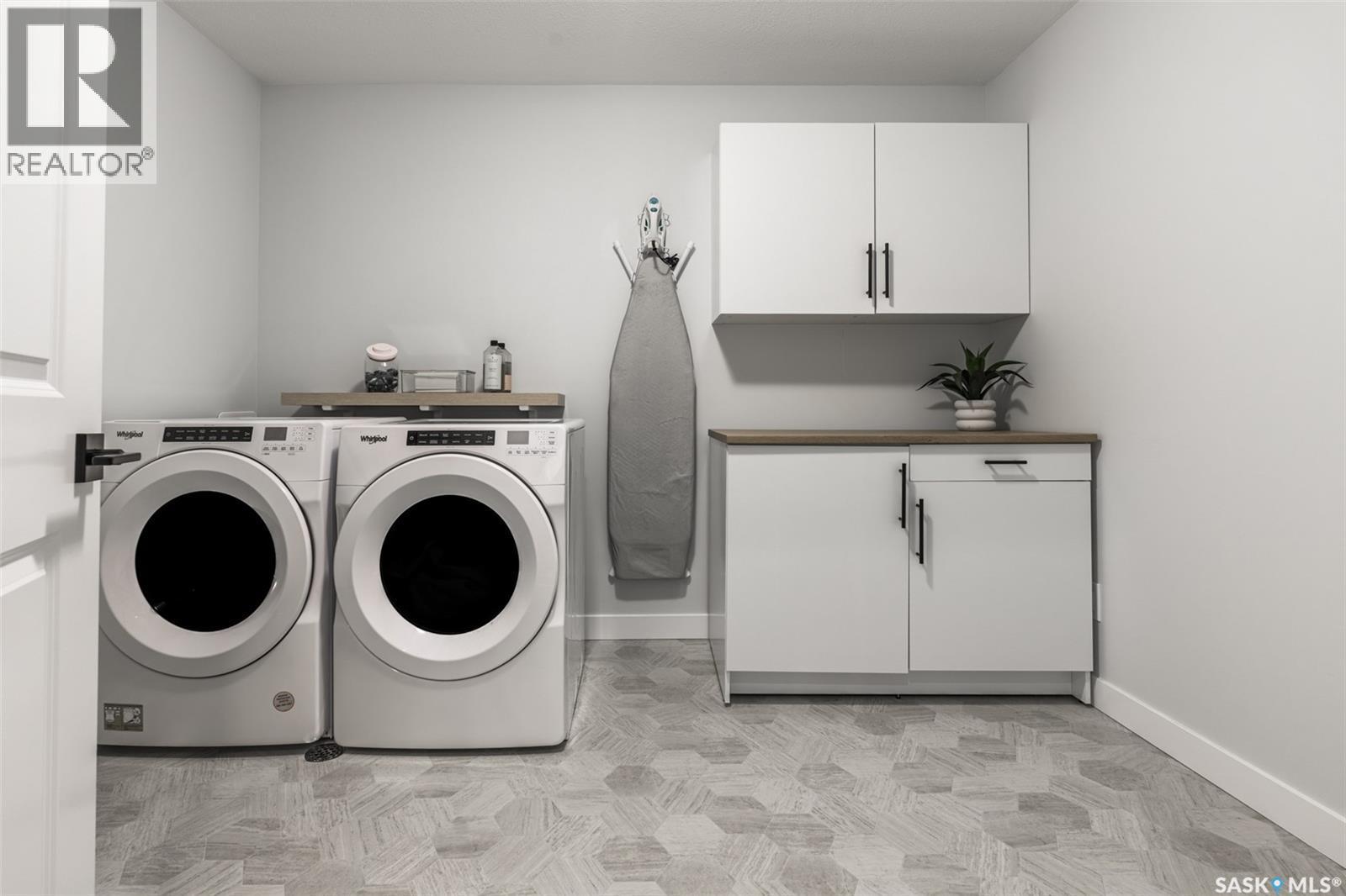 343 Stilling Manor, Saskatoon, SK - Indoor Photo Showing Laundry Room