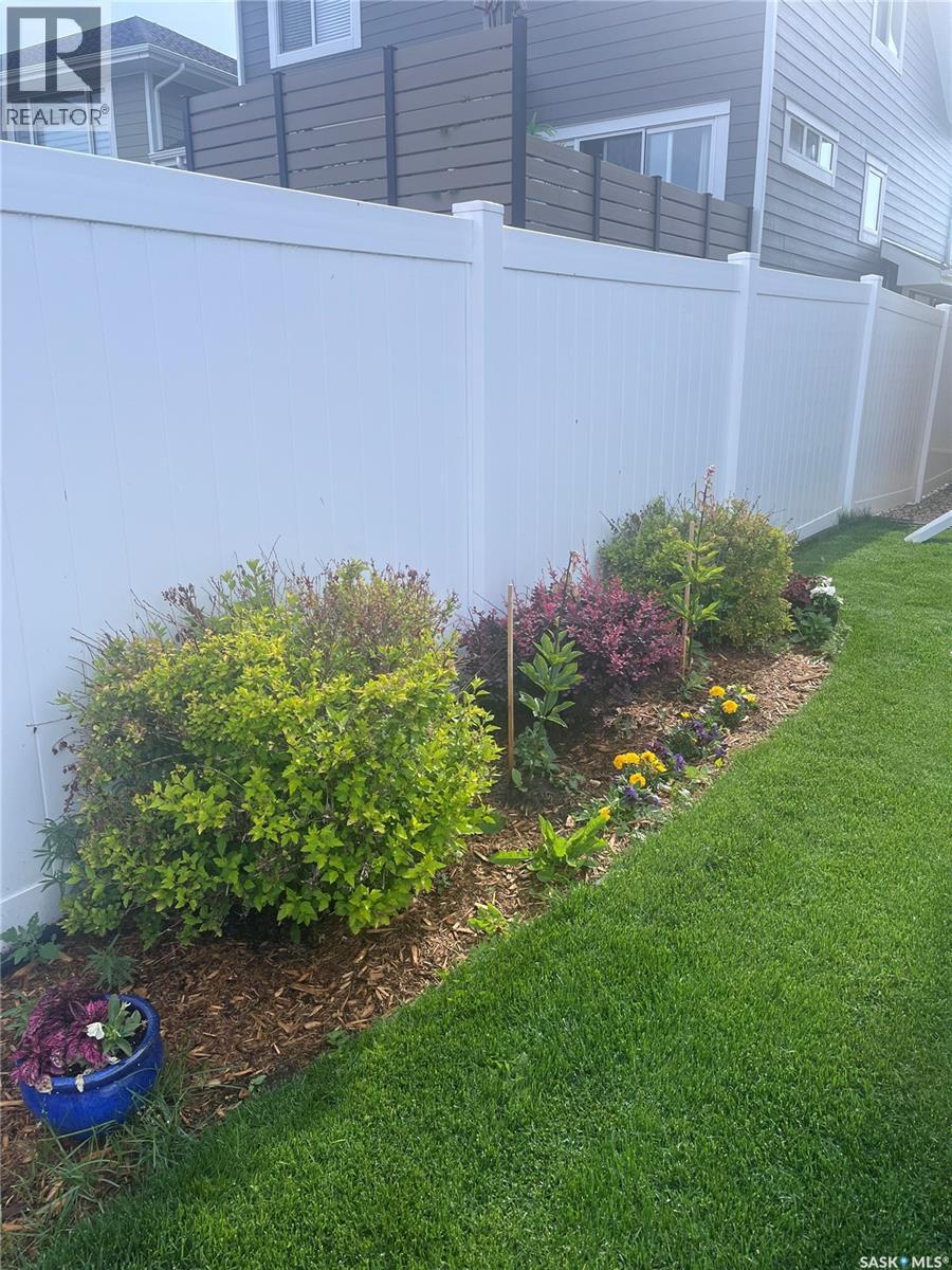 343 Stilling Manor, Saskatoon, SK - Outdoor