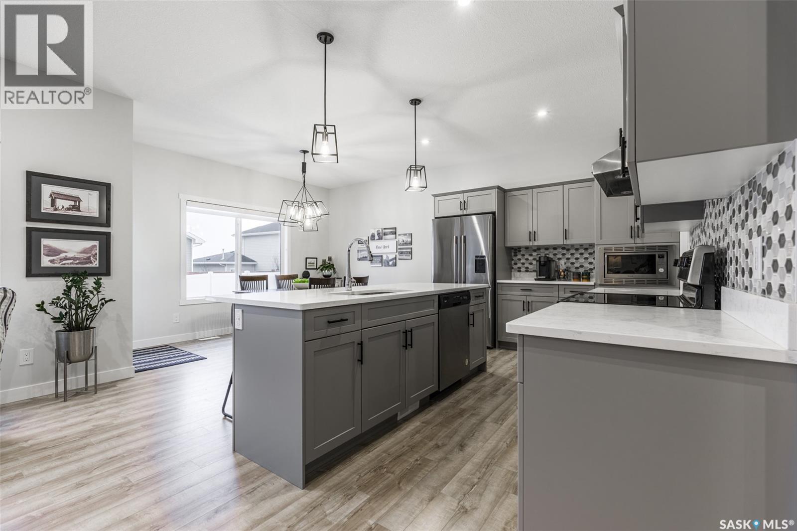 343 Stilling Manor, Saskatoon, SK - Indoor Photo Showing Kitchen With Upgraded Kitchen