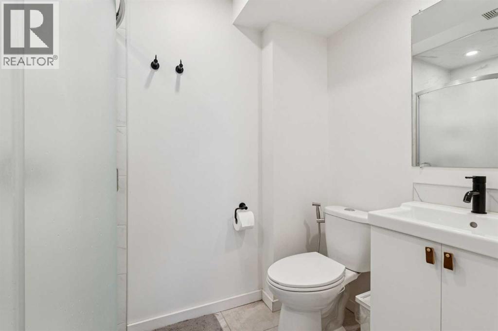65 Tararidge Close Ne, Calgary, AB - Indoor Photo Showing Bathroom
