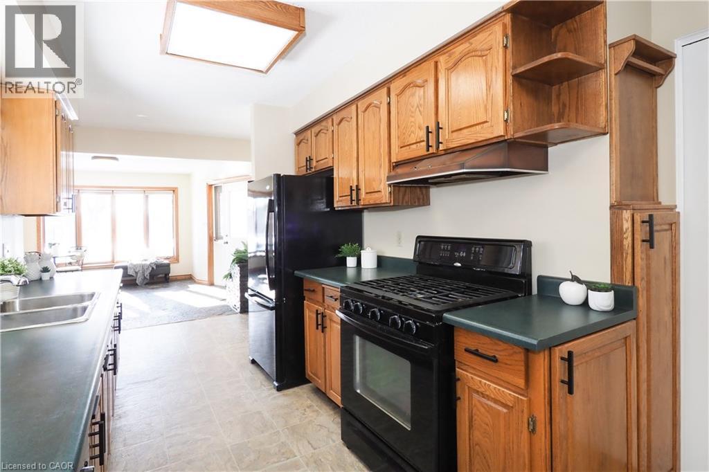 727 Riverside Drive, Cambridge, ON - Indoor Photo Showing Kitchen With Double Sink