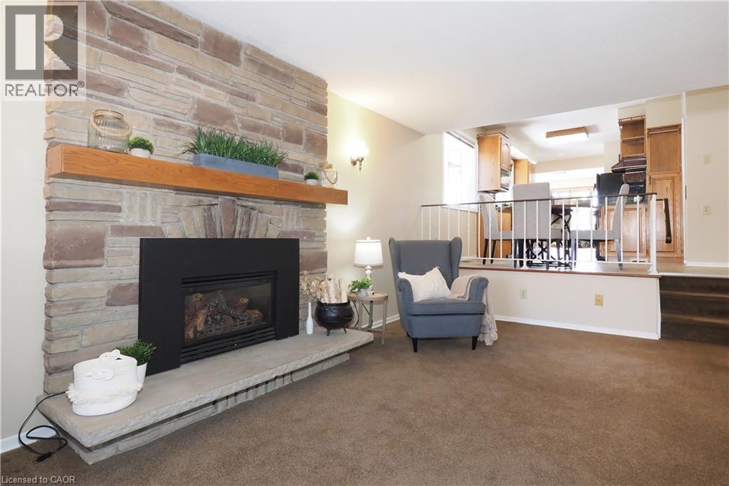 727 Riverside Drive, Cambridge, ON - Indoor Photo Showing Living Room With Fireplace
