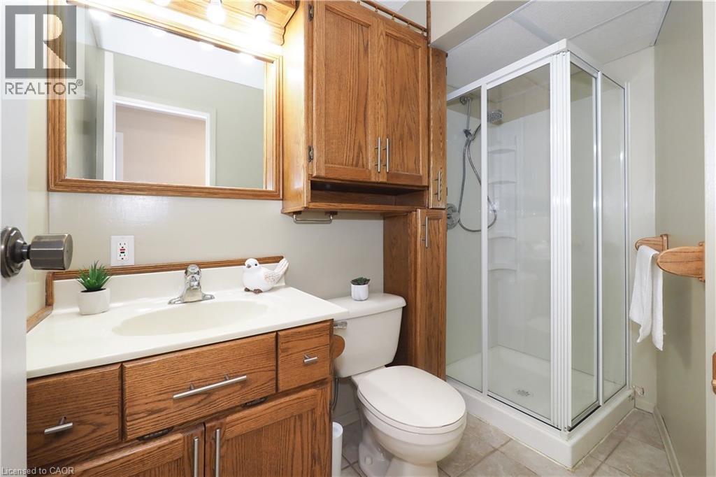 727 Riverside Drive, Cambridge, ON - Indoor Photo Showing Bathroom