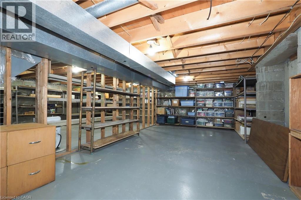 727 Riverside Drive, Cambridge, ON - Indoor Photo Showing Garage