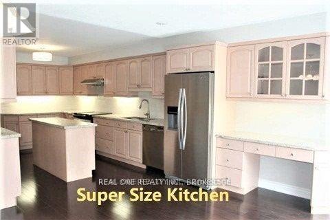 5847 Tayside Crescent, Mississauga, ON - Indoor Photo Showing Kitchen With Upgraded Kitchen