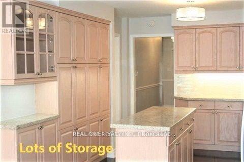 5847 Tayside Crescent, Mississauga, ON - Indoor Photo Showing Kitchen