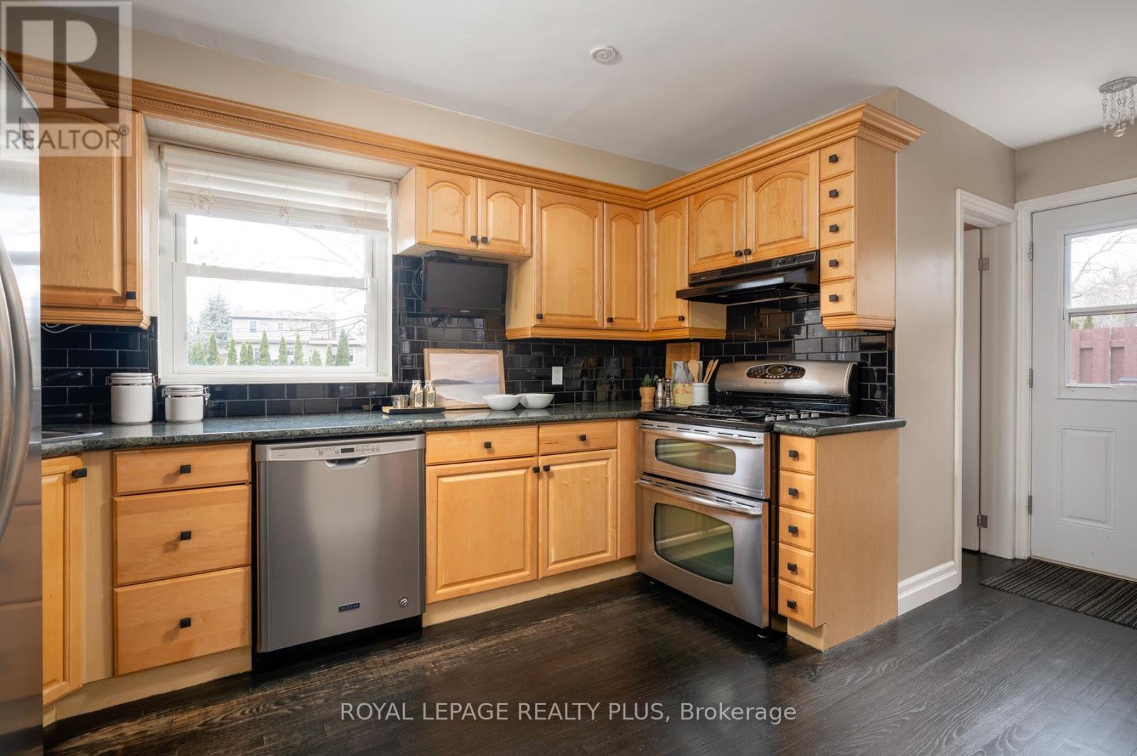 2034 Harvest Drive, Mississauga, ON - Indoor Photo Showing Kitchen