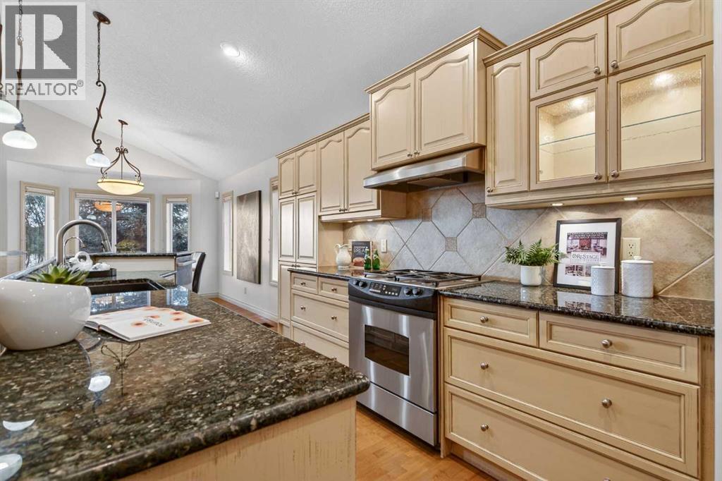 55 Billy Haynes Trail, Okotoks, AB - Indoor Photo Showing Kitchen With Upgraded Kitchen