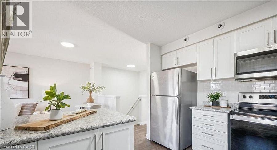 24 Morrison Road Unit# D9, Kitchener, ON - Indoor Photo Showing Kitchen