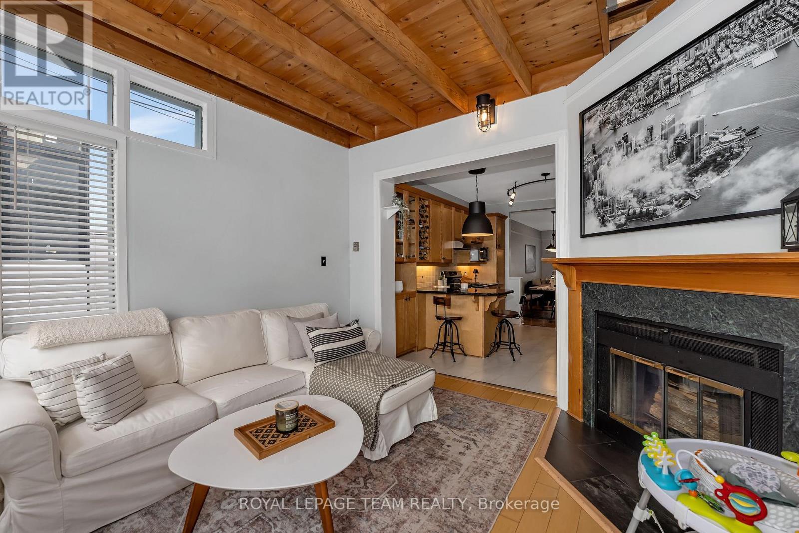 76 Havelock Street, Ottawa, ON - Indoor Photo Showing Living Room With Fireplace