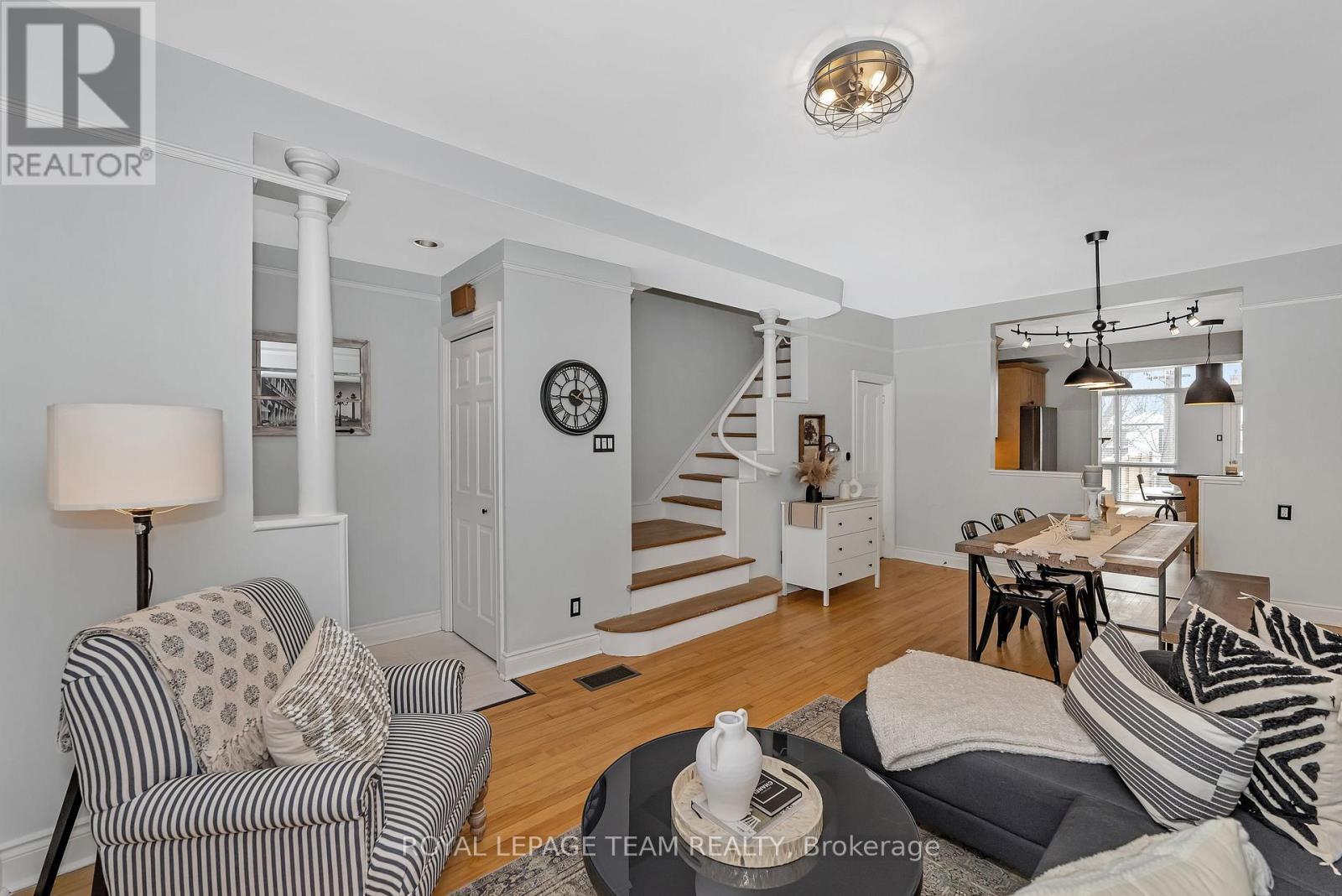 76 Havelock Street, Ottawa, ON - Indoor Photo Showing Living Room
