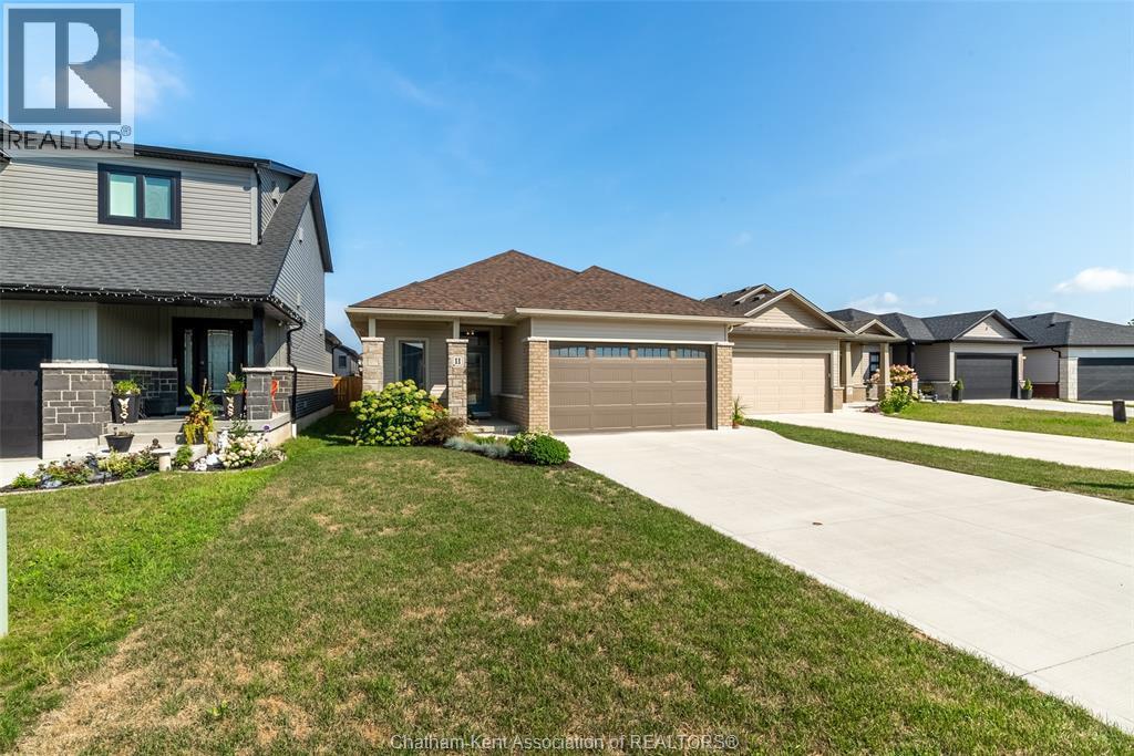 11 Champlain Court, Chatham, ON - Outdoor With Facade