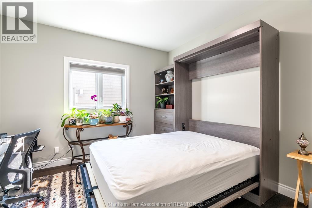 11 Champlain Court, Chatham, ON - Indoor Photo Showing Bedroom