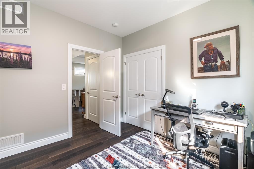 11 Champlain Court, Chatham, ON - Indoor