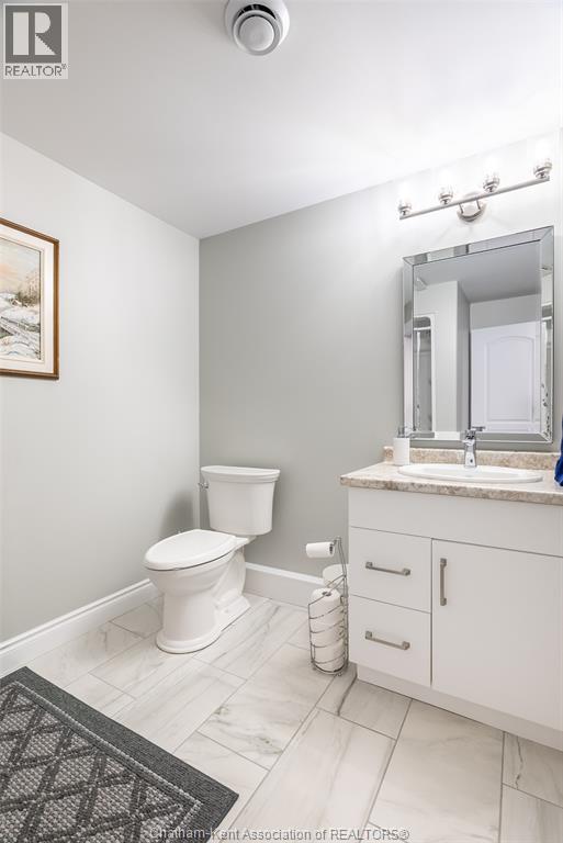 11 Champlain Court, Chatham, ON - Indoor Photo Showing Bathroom