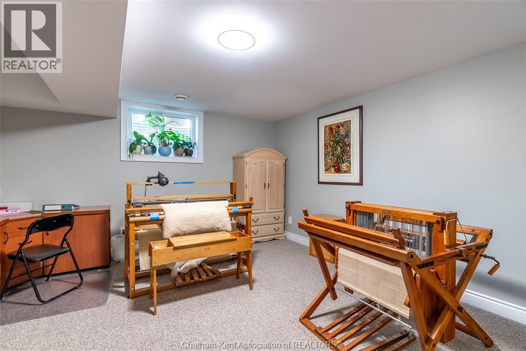 11 Champlain Court, Chatham, ON - Indoor