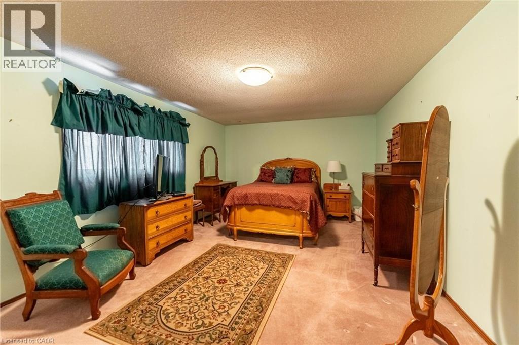 Bedroom with light colored carpet and a textured ceiling - 5 Charing Drive, Hamilton, ON - Indoor
