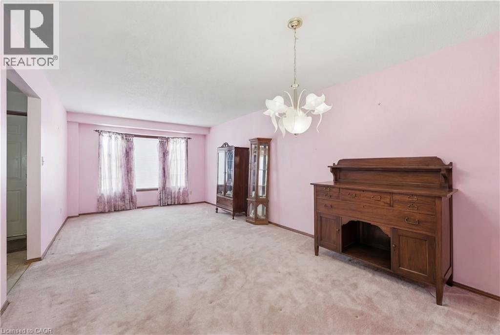 5 Charing Drive, Hamilton, ON - Indoor Photo Showing Other Room