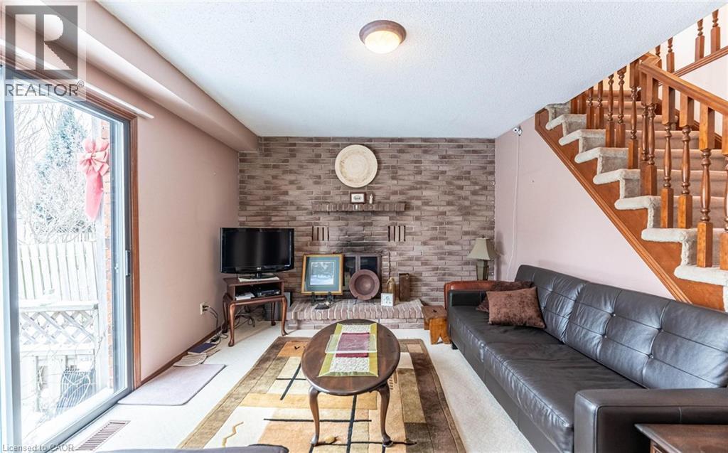5 Charing Drive, Hamilton, ON - Indoor Photo Showing Living Room