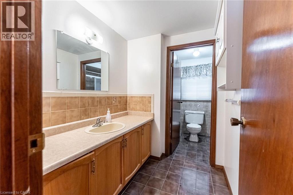 5 Charing Drive, Hamilton, ON - Indoor Photo Showing Bathroom