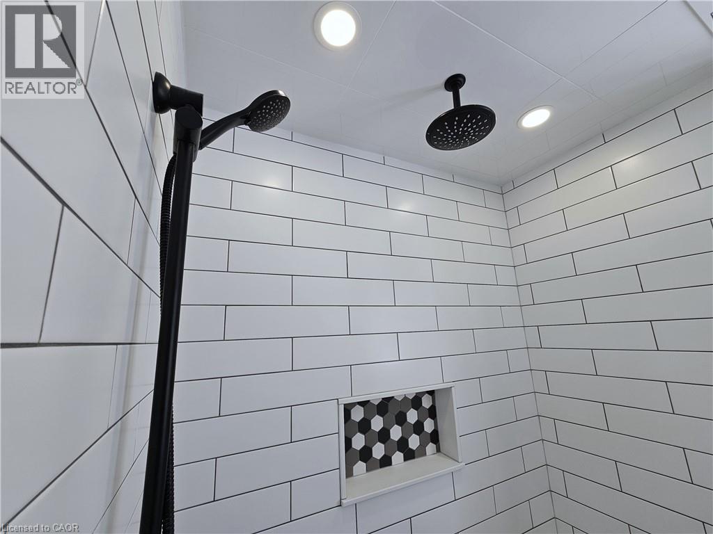 Tile Shower - 46 Stonebridge Place, Simcoe, ON - Indoor
