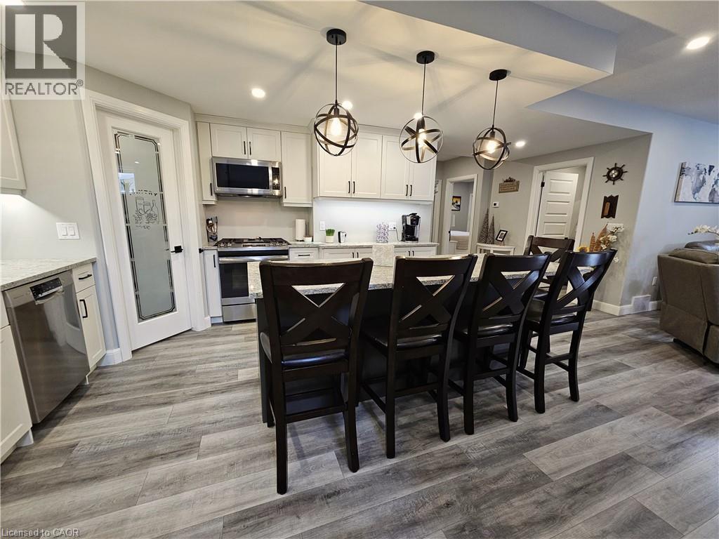 Custom Kitchen with Quartz Countertops - 46 Stonebridge Place, Simcoe, ON - Indoor