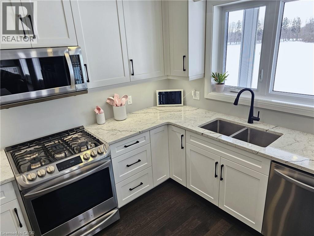Modern Appliances, soft close cabinetry - 46 Stonebridge Place, Simcoe, ON - Indoor Photo Showing Kitchen With Double Sink With Upgraded Kitchen