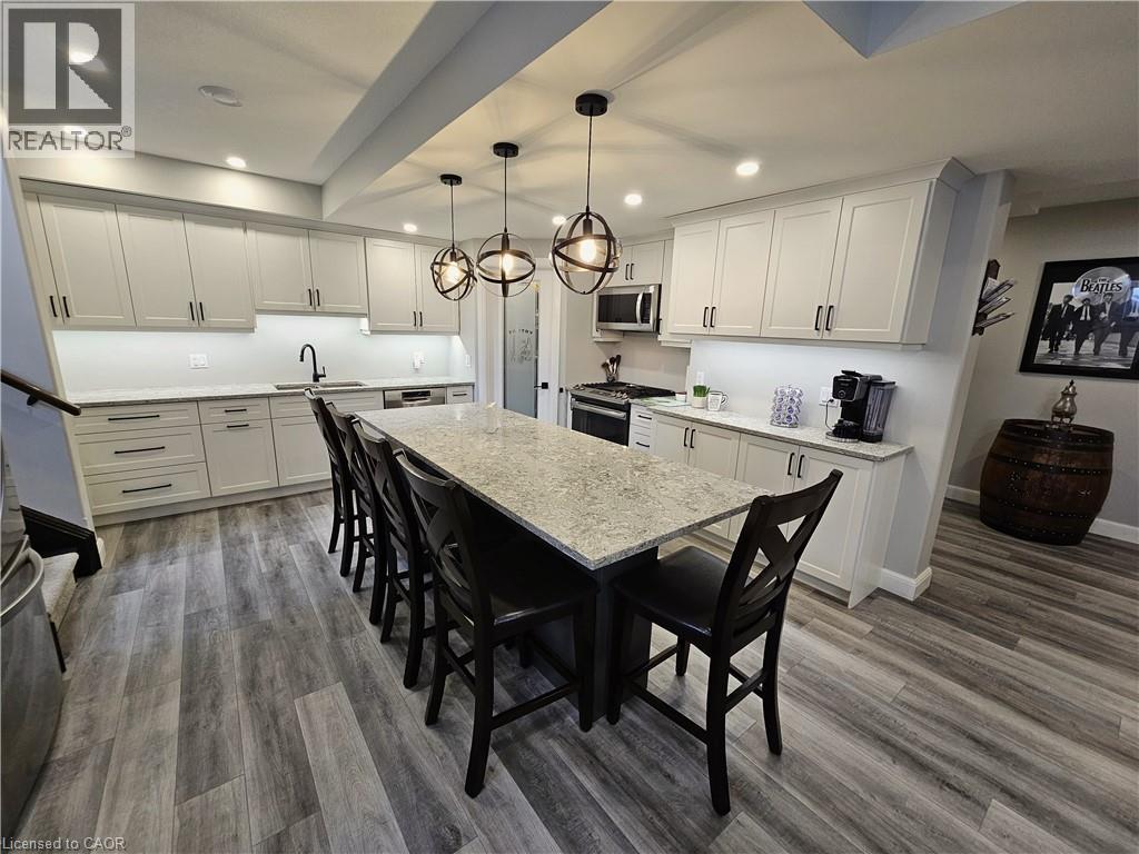 5 Seater Island - 46 Stonebridge Place, Simcoe, ON - Indoor