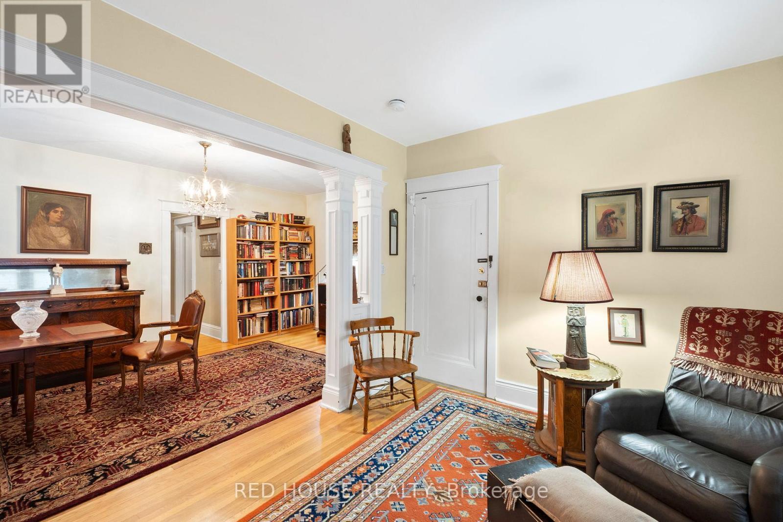 unit 3 entrance - 55 Balsam Avenue S, Hamilton, ON - Indoor Photo Showing Living Room
