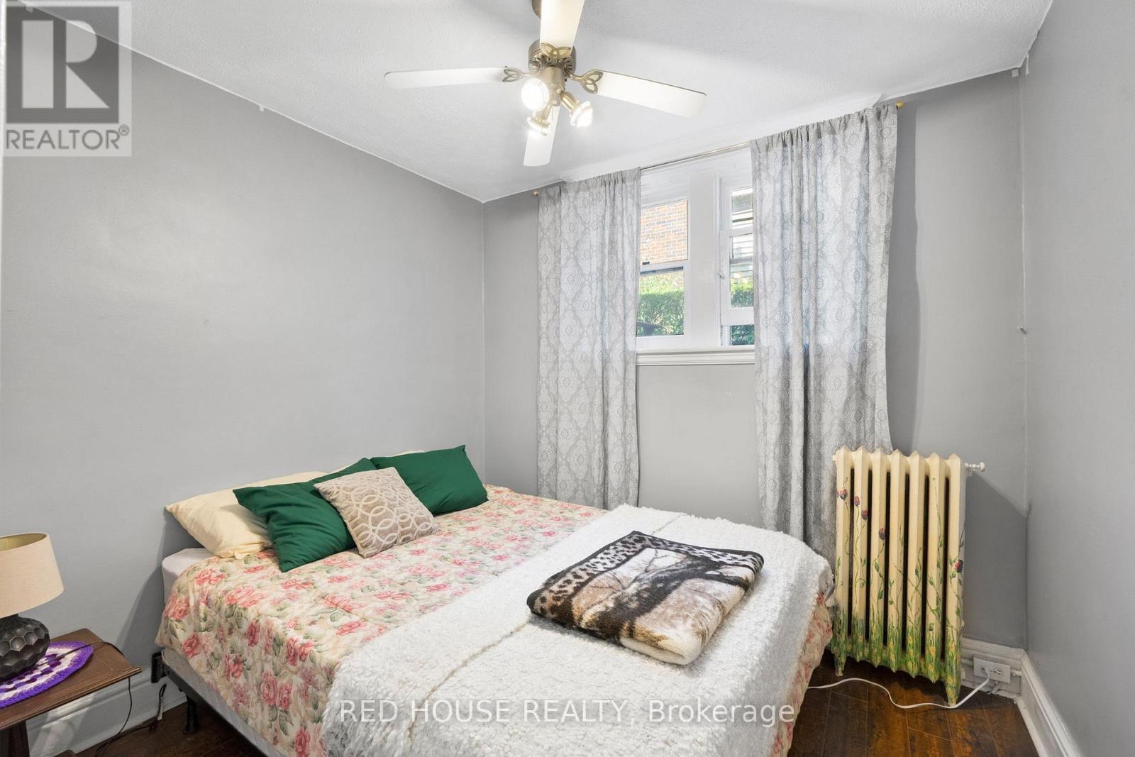 unit 1 bedroom 1 - 55 Balsam Avenue S, Hamilton, ON - Indoor Photo Showing Bedroom