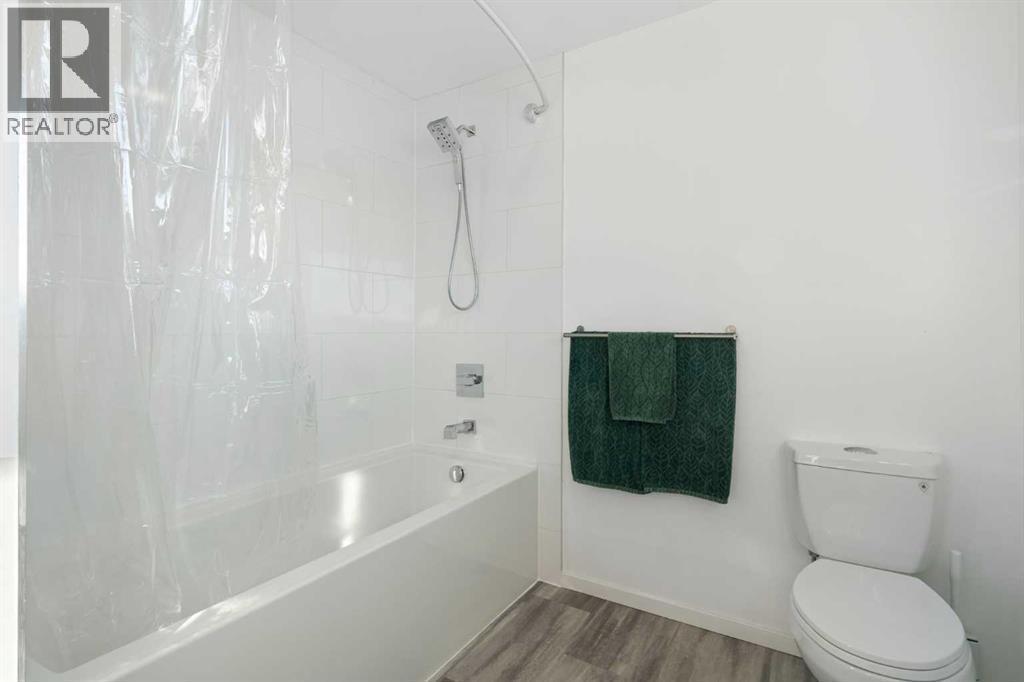 5PC ENSUITE - 111 Macleod Trail E, Rural Foothills County, AB - Indoor Photo Showing Bathroom