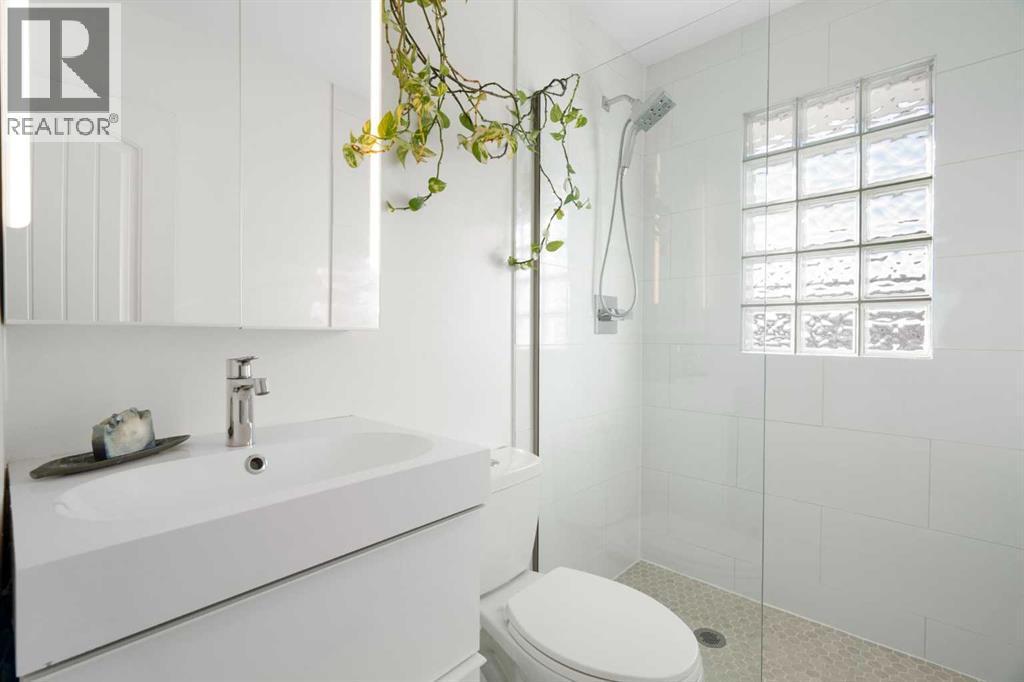 111 Macleod Trail E, Rural Foothills County, AB - Indoor Photo Showing Bathroom