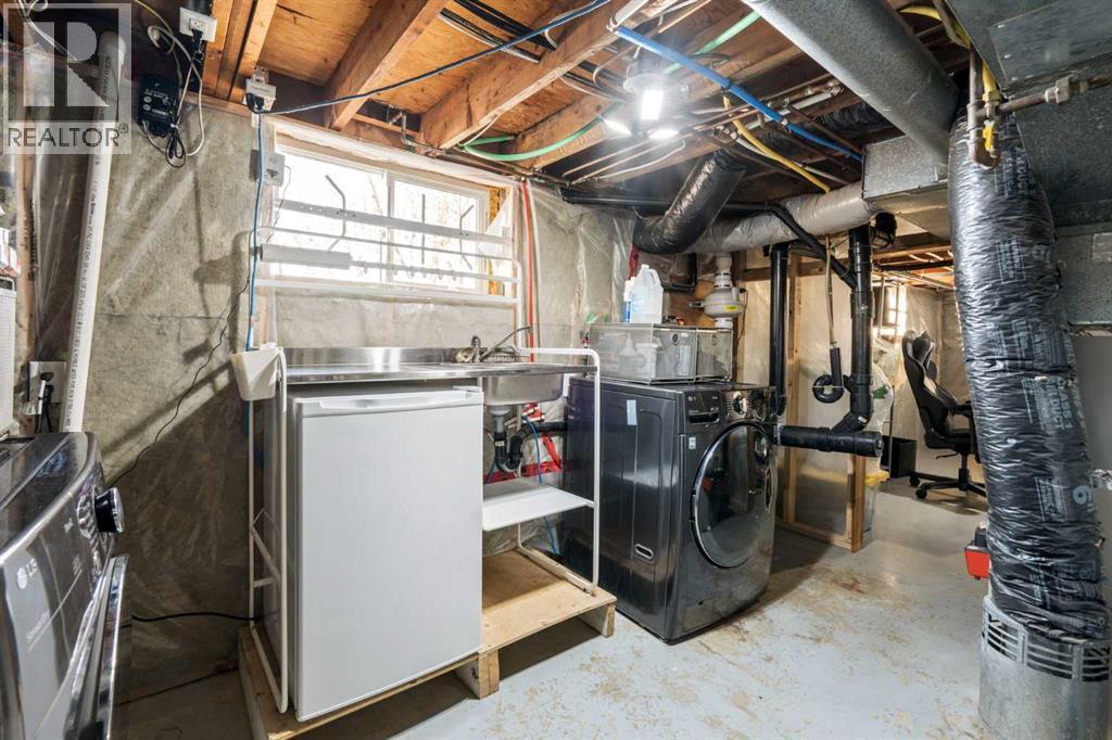 111 Macleod Trail E, Rural Foothills County, AB - Indoor Photo Showing Laundry Room