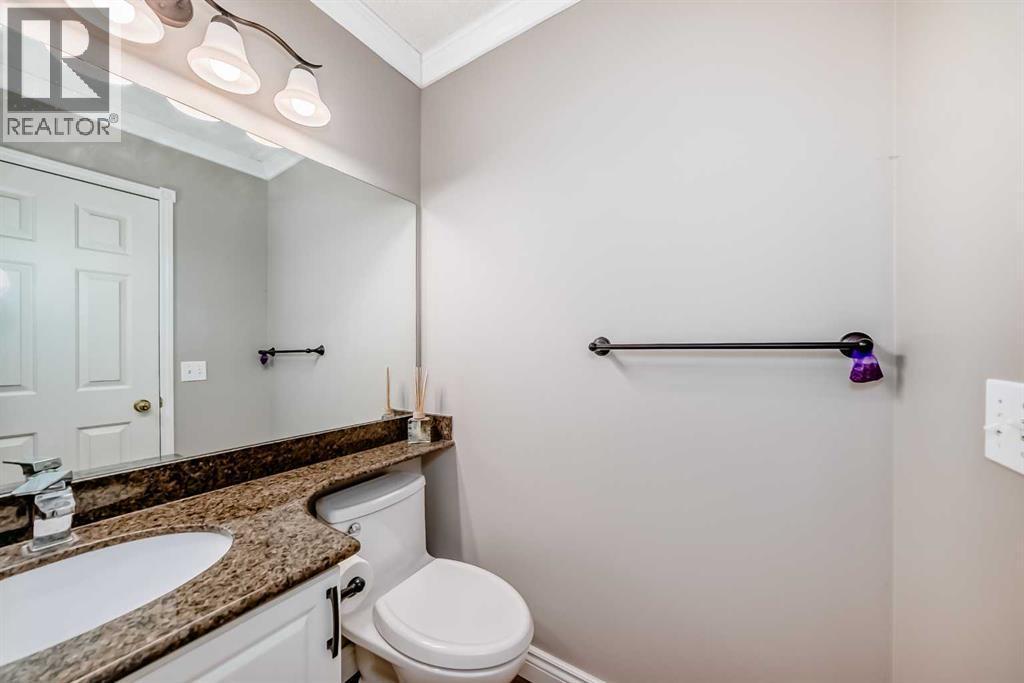 188 Hidden Ranch Crescent Nw, Calgary, AB - Indoor Photo Showing Bathroom