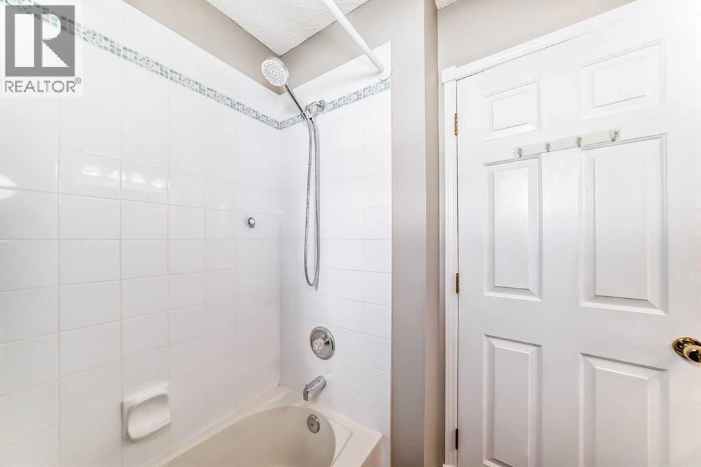 188 Hidden Ranch Crescent Nw, Calgary, AB - Indoor Photo Showing Bathroom